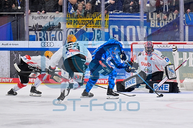 Eishockey, Herren, DEL, Saison 2025-2026, Spiel 21, ERC Ingolstadt - Pinguins Bremerhaven, 23.11.2025