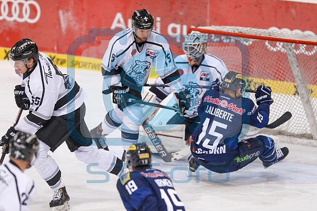 ERC Ingolstadt vs Thomas Sabo Ice Tigers, Eishockey, DEL, Deutsche Eishockey Liga, Spieltag 32, 30.12.2015 Foto: Oliver Strisch / st-foto.de