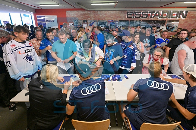 Eishockey, Herren, DEL, Saison 2023-2024, ERC Ingolstadt - Dauerkartenübergabe, 13.08.2023