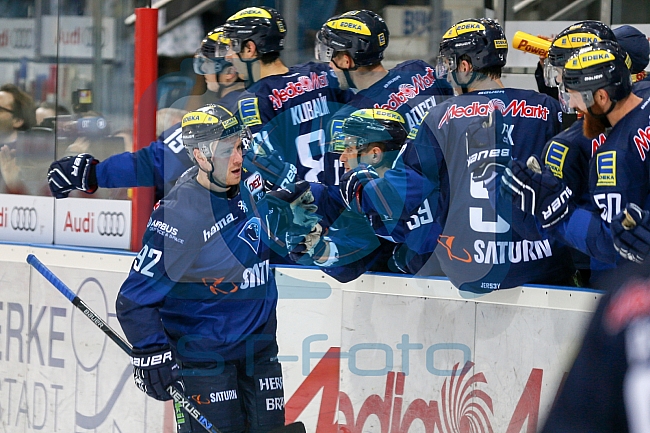 ERC Ingolstadt vs EHC Red Bull Muenchen, Eishockey, DEL, Deutsche Eishockey Liga, Spieltag 23, 04.12.2015