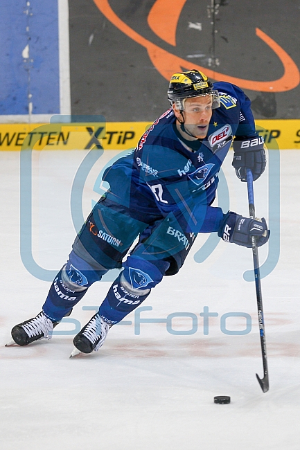 ERC Ingolstadt vs Thomas Sabo Ice Tigers, Eishockey, DEL, Deutsche Eishockey Liga, Spieltag 32, 30.12.2015 Foto: Oliver Strisch / st-foto.de