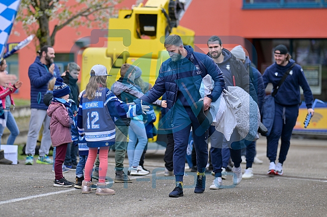 Eishockey, Herren, DEL, Saison 2022-2023, Playoff-Finale - Spiel 1, ERC Ingolstadt - Abfahrt vor Finalspiel 1, 14.04.2023