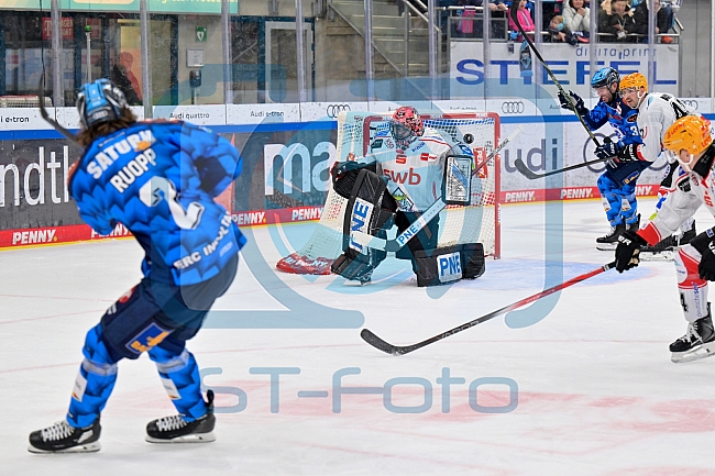 Eishockey, Herren, DEL, Saison 2025-2026, Spiel 21, ERC Ingolstadt - Pinguins Bremerhaven, 23.11.2025