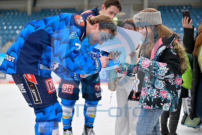 Eishockey, Herren, DEL, Saison 2025-2026, Spiel 21, ERC Ingolstadt - Pinguins Bremerhaven, 23.11.2025