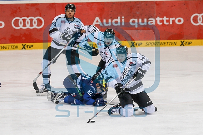 ERC Ingolstadt vs Thomas Sabo Ice Tigers, Eishockey, DEL, Deutsche Eishockey Liga, Spieltag 32, 30.12.2015 Foto: Oliver Strisch / st-foto.de
