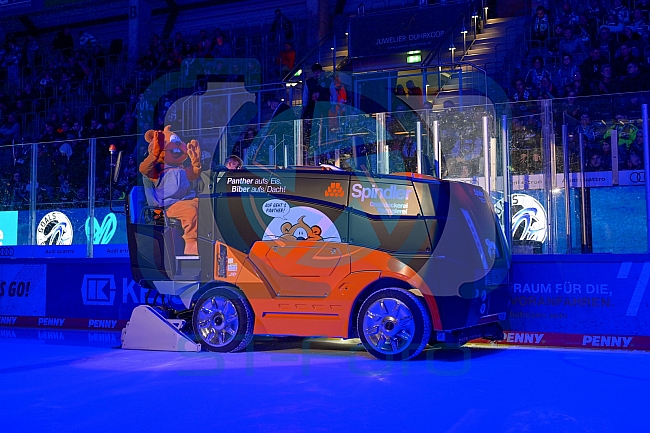 Eishockey, Herren, DEL, Saison 2025-2026, Spiel 21, ERC Ingolstadt - Pinguins Bremerhaven, 23.11.2025