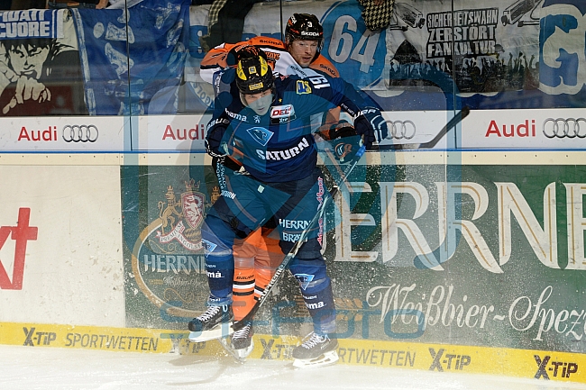 ERC Ingolstadt vs Grizzlys Wolfsburg, Eishockey, DEL, Deutsche Eishockey Liga, 18.10.2015