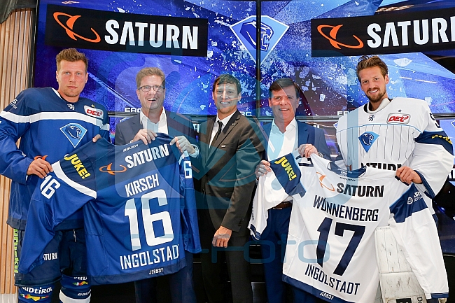 Pressekonferenz Verlaengerung und Erweiterung des Sponsoringvertrages der Media-Saturn, Trikotvorstellung für die kommende Saison 2016/2017