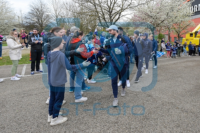 Eishockey, Herren, DEL, Saison 2022-2023, Playoff-Finale - Spiel 1, ERC Ingolstadt - Abfahrt vor Finalspiel 1, 14.04.2023