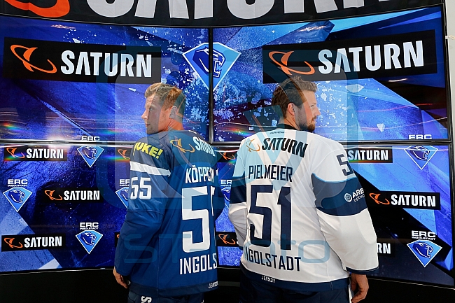 Pressekonferenz Verlaengerung und Erweiterung des Sponsoringvertrages der Media-Saturn, Trikotvorstellung für die kommende Saison 2016/2017