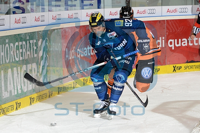 ERC Ingolstadt vs Grizzlys Wolfsburg, Eishockey, DEL, Deutsche Eishockey Liga, 18.10.2015