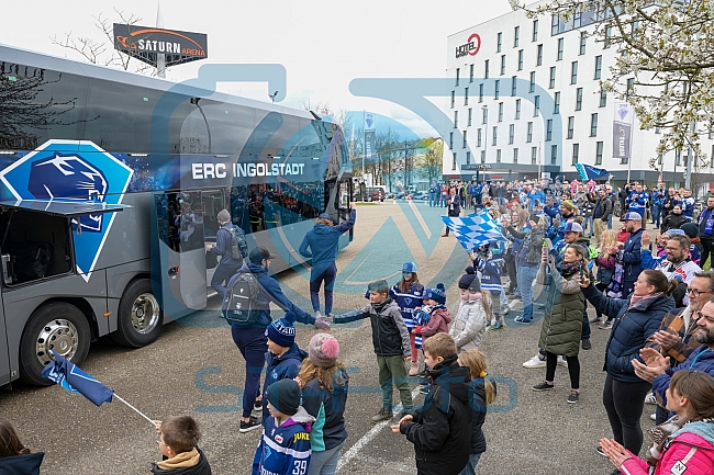 Eishockey, Herren, DEL, Saison 2022-2023, Playoff-Finale - Spiel 1, ERC Ingolstadt - Abfahrt vor Finalspiel 1, 14.04.2023