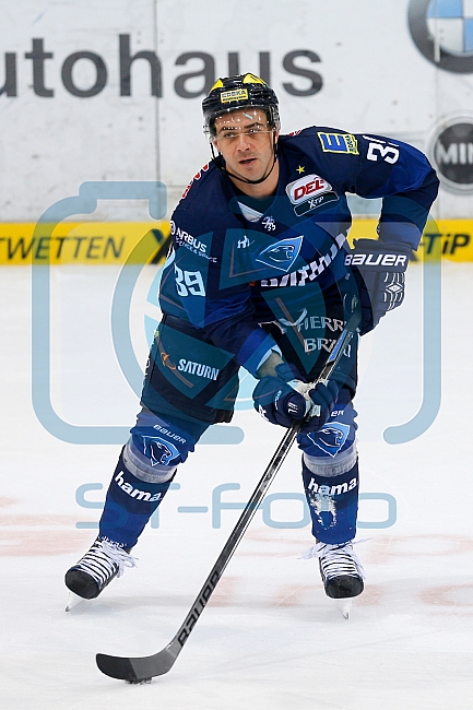 ERC Ingolstadt vs EHC Red Bull Muenchen, Eishockey, DEL, Deutsche Eishockey Liga, Spieltag 23, 04.12.2015