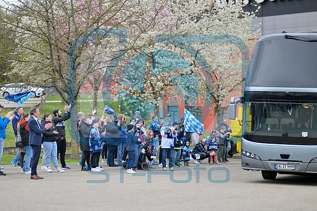 Eishockey, Herren, DEL, Saison 2022-2023, Playoff-Finale - Spiel 1, ERC Ingolstadt - Abfahrt vor Finalspiel 1, 14.04.2023
