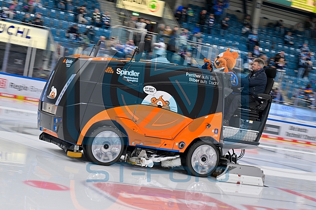 Eishockey, Herren, DEL, Saison 2025-2026, Spiel 21, ERC Ingolstadt - Pinguins Bremerhaven, 23.11.2025