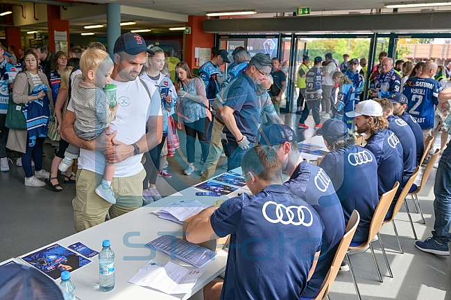 Eishockey, Herren, DEL, Saison 2023-2024, ERC Ingolstadt - Dauerkartenübergabe, 13.08.2023