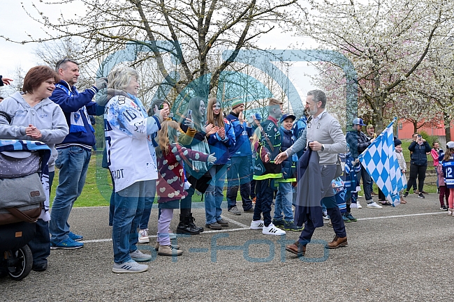 Eishockey, Herren, DEL, Saison 2022-2023, Playoff-Finale - Spiel 1, ERC Ingolstadt - Abfahrt vor Finalspiel 1, 14.04.2023