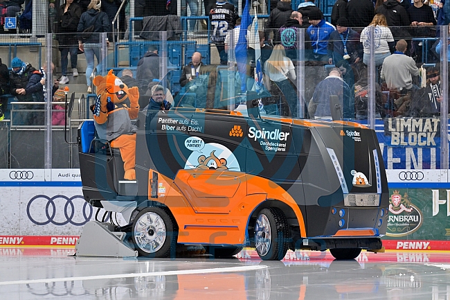 Eishockey, Herren, DEL, Saison 2025-2026, Spiel 21, ERC Ingolstadt - Pinguins Bremerhaven, 23.11.2025