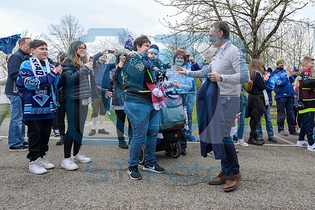 Eishockey, Herren, DEL, Saison 2022-2023, Playoff-Finale - Spiel 1, ERC Ingolstadt - Abfahrt vor Finalspiel 1, 14.04.2023