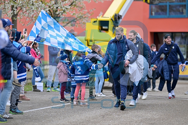 Eishockey, Herren, DEL, Saison 2022-2023, Playoff-Finale - Spiel 1, ERC Ingolstadt - Abfahrt vor Finalspiel 1, 14.04.2023