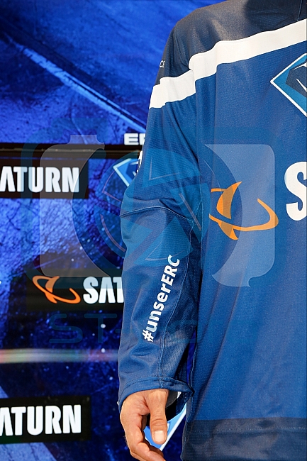 Pressekonferenz Verlaengerung und Erweiterung des Sponsoringvertrages der Media-Saturn, Trikotvorstellung für die kommende Saison 2016/2017