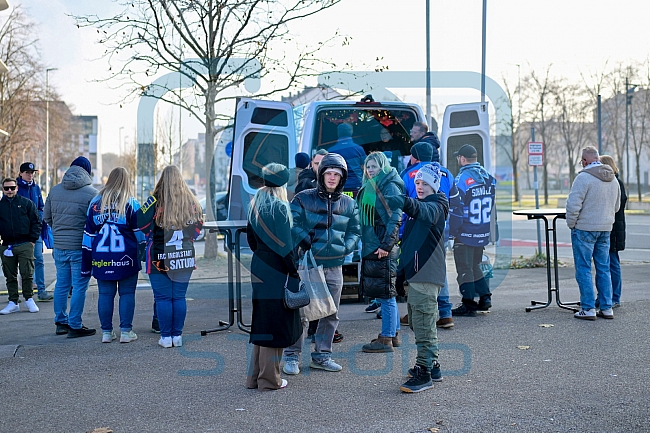 Eishockey, Herren, DEL, Saison 2025-2026, Spiel 21, ERC Ingolstadt - Pinguins Bremerhaven, 23.11.2025
