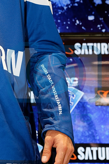Pressekonferenz Verlaengerung und Erweiterung des Sponsoringvertrages der Media-Saturn, Trikotvorstellung für die kommende Saison 2016/2017