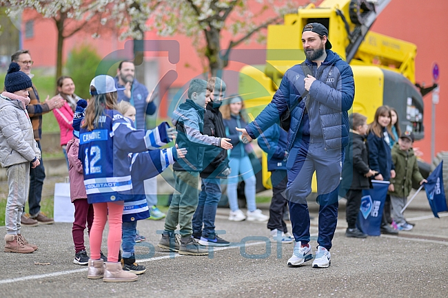 Eishockey, Herren, DEL, Saison 2022-2023, Playoff-Finale - Spiel 1, ERC Ingolstadt - Abfahrt vor Finalspiel 1, 14.04.2023