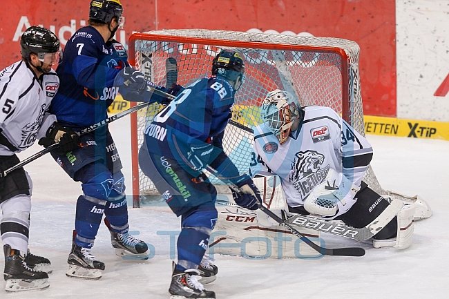 ERC Ingolstadt vs Thomas Sabo Ice Tigers, Eishockey, DEL, Deutsche Eishockey Liga, Spieltag 32, 30.12.2015 Foto: Oliver Strisch / st-foto.de