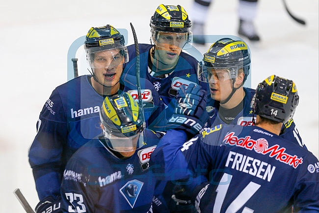 ERC Ingolstadt vs Thomas Sabo Ice Tigers, Eishockey, DEL, Deutsche Eishockey Liga, Spieltag 32, 30.12.2015 Foto: Oliver Strisch / st-foto.de