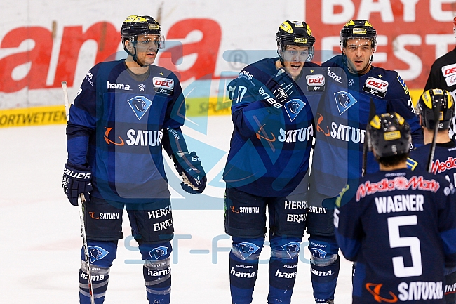 ERC Ingolstadt vs EHC Red Bull Muenchen, Eishockey, DEL, Deutsche Eishockey Liga, Spieltag 23, 04.12.2015