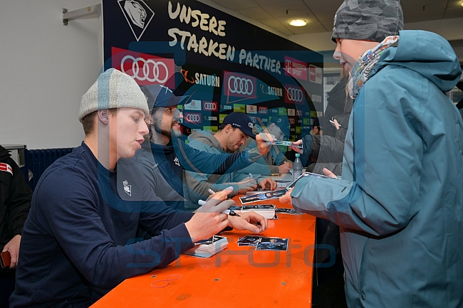 Eishockey, Herren, DEL, Saison 2022-2023, ERC Ingolstadt - Kids On Ice Day, 19.11.2022