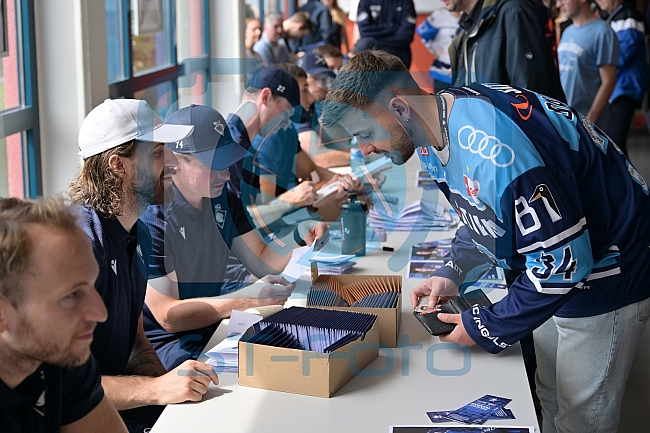 Eishockey, Herren, DEL, Saison 2023-2024, ERC Ingolstadt - Dauerkartenübergabe, 13.08.2023