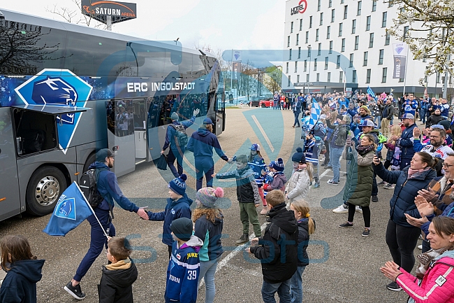 Eishockey, Herren, DEL, Saison 2022-2023, Playoff-Finale - Spiel 1, ERC Ingolstadt - Abfahrt vor Finalspiel 1, 14.04.2023