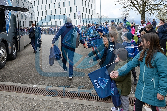 Eishockey, Herren, DEL, Saison 2022-2023, Playoff-Finale - Spiel 1, ERC Ingolstadt - Abfahrt vor Finalspiel 1, 14.04.2023