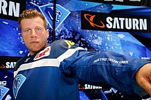 Pressekonferenz Verlaengerung und Erweiterung des Sponsoringvertrages der Media-Saturn, Trikotvorstellung für die kommende Saison 2016/2017
