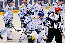 ERC Ingolstadt - Straubing Tigers, Eishockey, DEL, Deutsche Eishockey Liga, Spieltag 29, 22.12.2015, Foto: Oliver Strisch/st-foto.de


