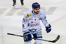 ERC Ingolstadt - Straubing Tigers, Eishockey, DEL, Deutsche Eishockey Liga, Spieltag 29, 22.12.2015, Foto: Oliver Strisch/st-foto.de

