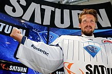 Pressekonferenz Verlaengerung und Erweiterung des Sponsoringvertrages der Media-Saturn, Trikotvorstellung für die kommende Saison 2016/2017