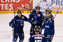 ERC Ingolstadt - Straubing Tigers, Eishockey, DEL, Deutsche Eishockey Liga, Spieltag 29, 22.12.2015, Foto: Oliver Strisch/st-foto.de

