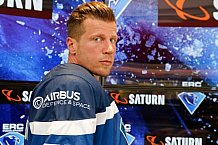 Pressekonferenz Verlaengerung und Erweiterung des Sponsoringvertrages der Media-Saturn, Trikotvorstellung für die kommende Saison 2016/2017