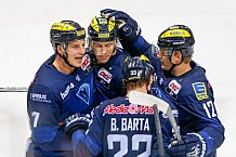 ERC Ingolstadt vs Thomas Sabo Ice Tigers, Eishockey, DEL, Deutsche Eishockey Liga, Spieltag 32, 30.12.2015 Foto: Oliver Strisch / st-foto.de