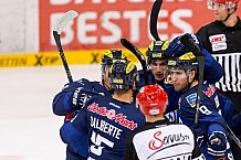 ERC Ingolstadt - Straubing Tigers, Eishockey, DEL, Deutsche Eishockey Liga, Spieltag 29, 22.12.2015, Foto: Oliver Strisch/st-foto.de

