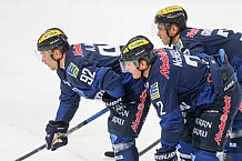 ERC Ingolstadt vs Thomas Sabo Ice Tigers, Eishockey, DEL, Deutsche Eishockey Liga, Spieltag 32, 30.12.2015 Foto: Oliver Strisch / st-foto.de