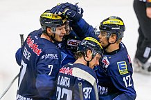 ERC Ingolstadt vs Thomas Sabo Ice Tigers, Eishockey, DEL, Deutsche Eishockey Liga, Spieltag 32, 30.12.2015 Foto: Oliver Strisch / st-foto.de