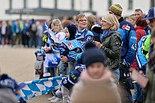 Eishockey, Herren, DEL, Saison 2022-2023, Playoff-Finale - Spiel 1, ERC Ingolstadt - Abfahrt vor Finalspiel 1, 14.04.2023