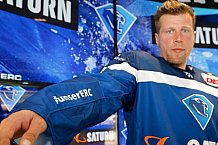 Pressekonferenz Verlaengerung und Erweiterung des Sponsoringvertrages der Media-Saturn, Trikotvorstellung für die kommende Saison 2016/2017