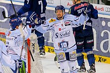 ERC Ingolstadt - Straubing Tigers, Eishockey, DEL, Deutsche Eishockey Liga, Spieltag 29, 22.12.2015, Foto: Oliver Strisch/st-foto.de

