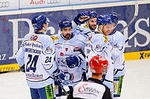 ERC Ingolstadt - Straubing Tigers, Eishockey, DEL, Deutsche Eishockey Liga, Spieltag 29, 22.12.2015, Foto: Oliver Strisch/st-foto.de

