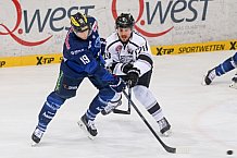 ERC Ingolstadt vs Thomas Sabo Ice Tigers, Eishockey, DEL, Deutsche Eishockey Liga, Spieltag 32, 30.12.2015 Foto: Oliver Strisch / st-foto.de